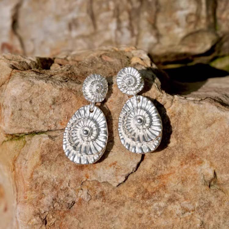Shell fossil shaped earrings