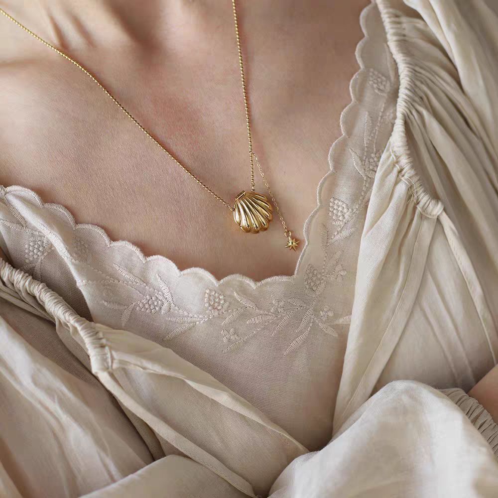 Open & close shell necklace