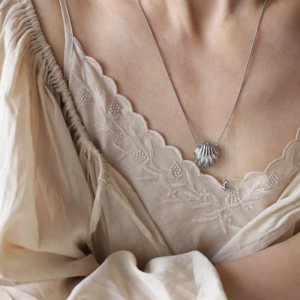 Open & close shell necklace