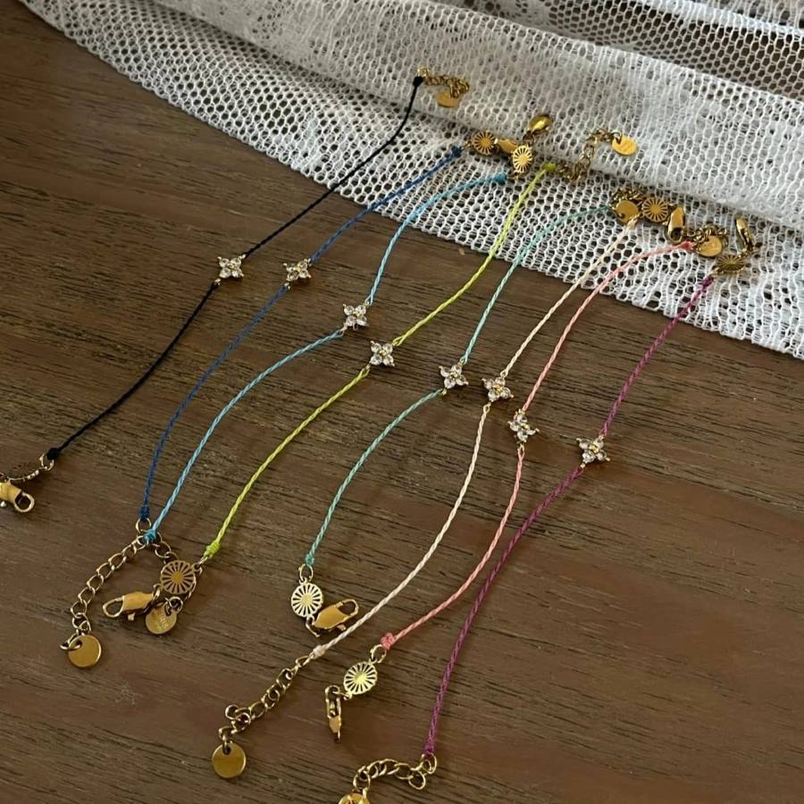 Dainty Flower Bracelet