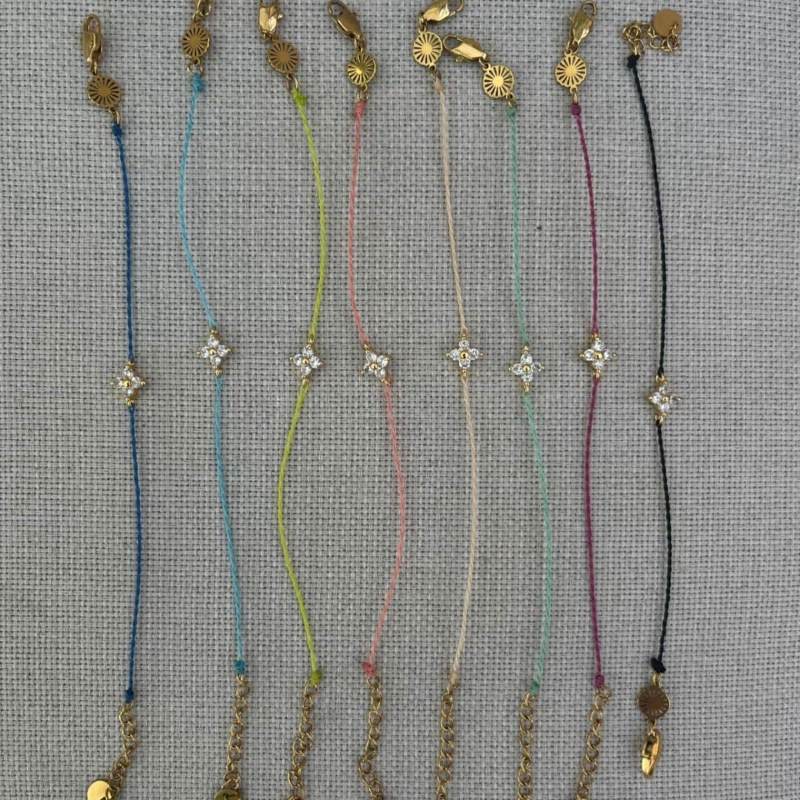 Dainty Flower Bracelet