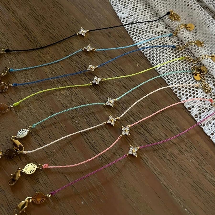 Dainty Flower Bracelet