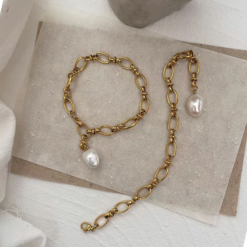 baroque pearl bracelet