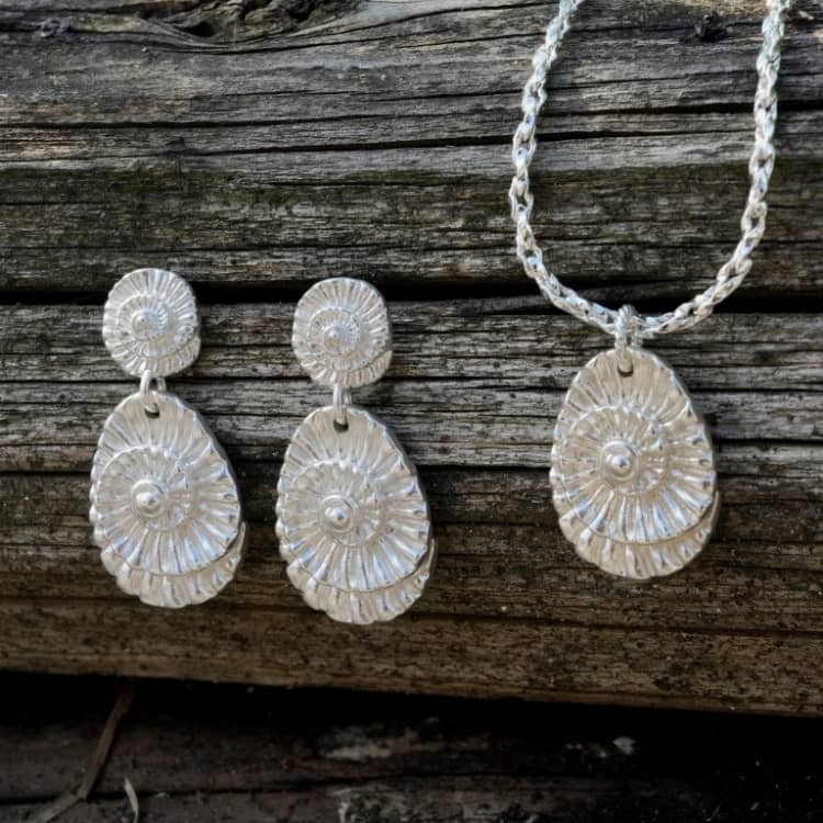 Shell fossil shaped earrings