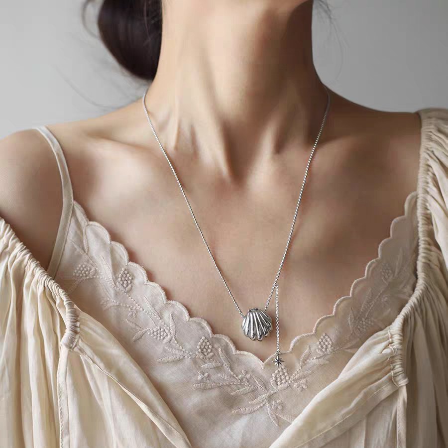 Open & close shell necklace