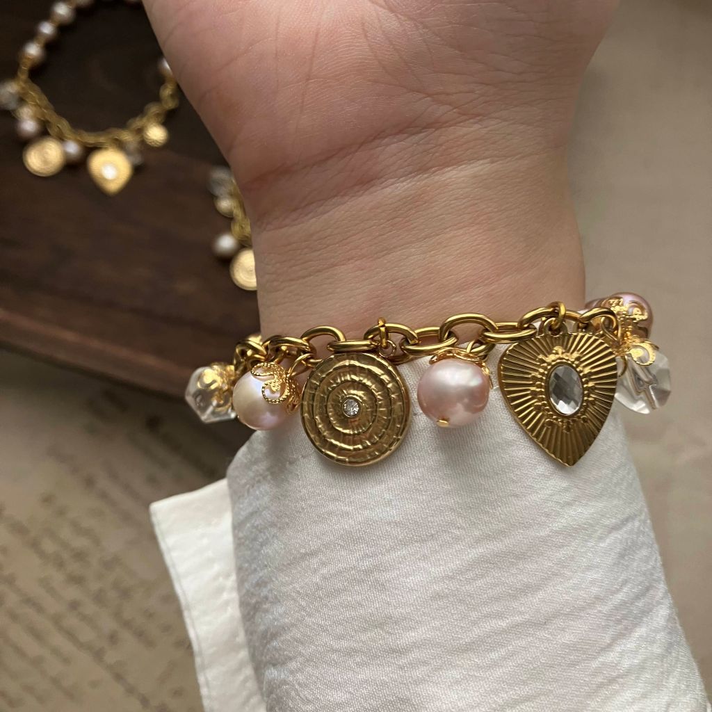 The vintage screct heart