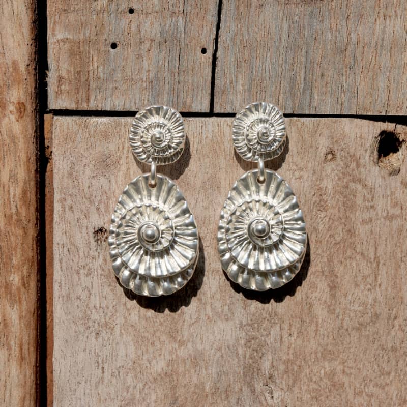 Shell fossil shaped earrings