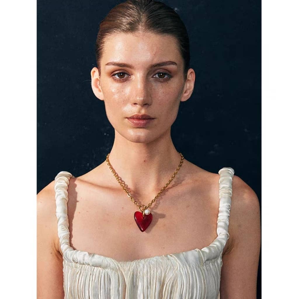 Glossy heart necklace