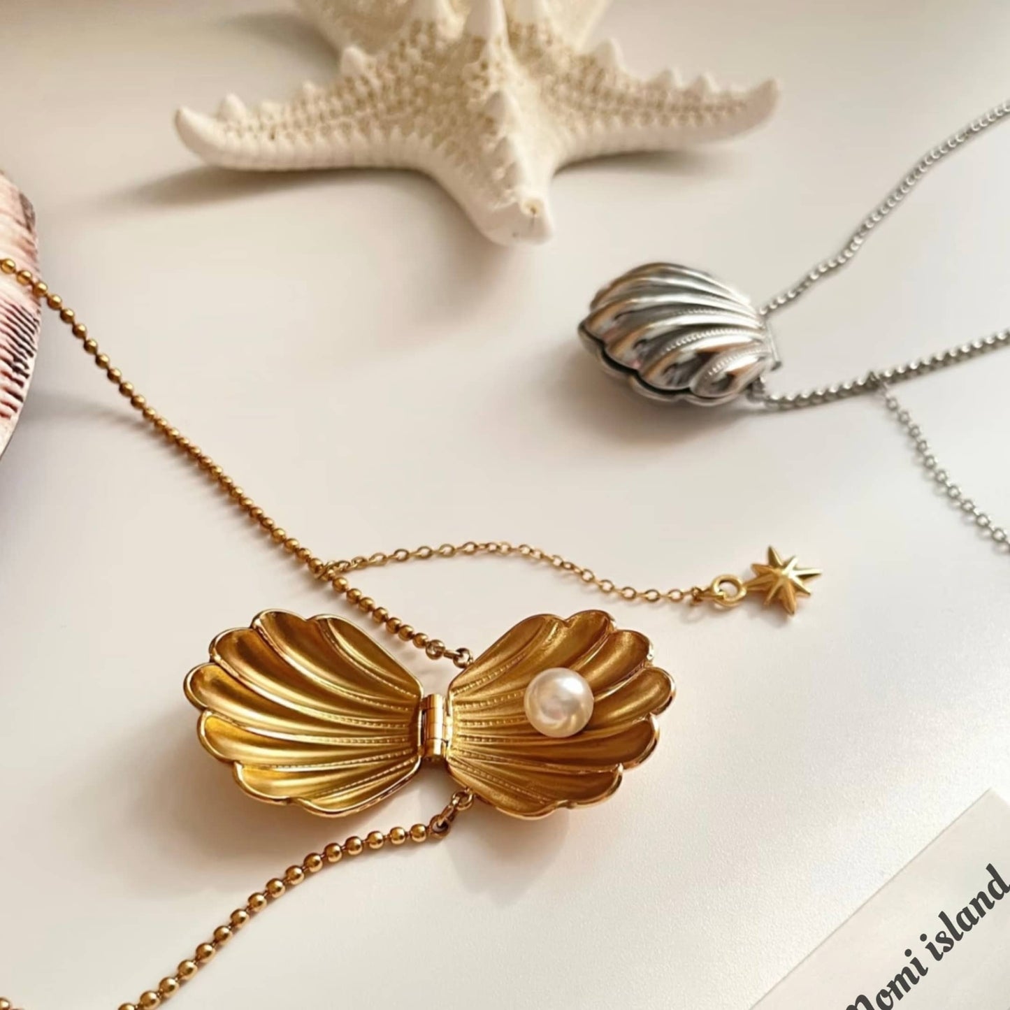 Open & close shell necklace