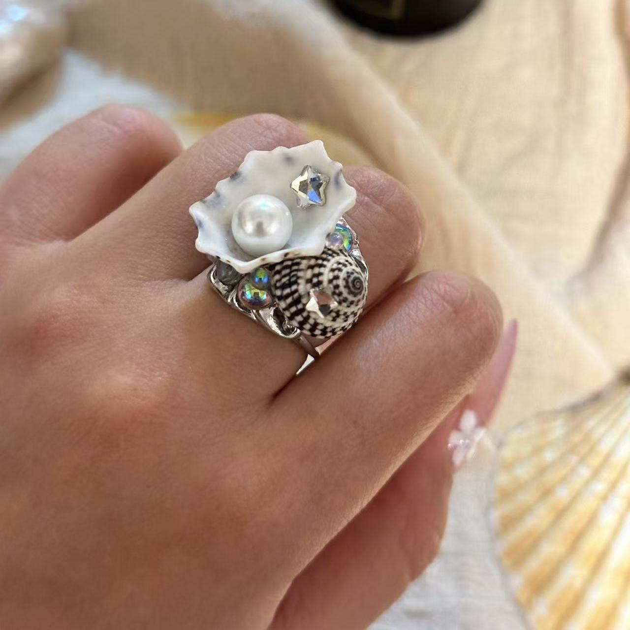 Adjustable seashell ring