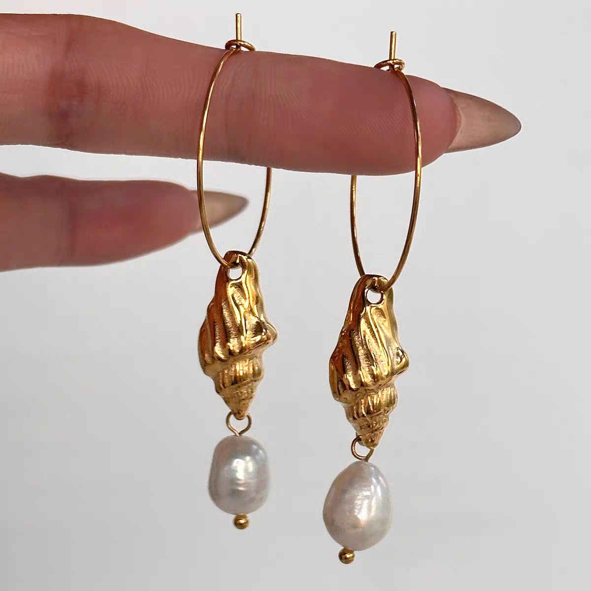 Pearl shell hoop earrings