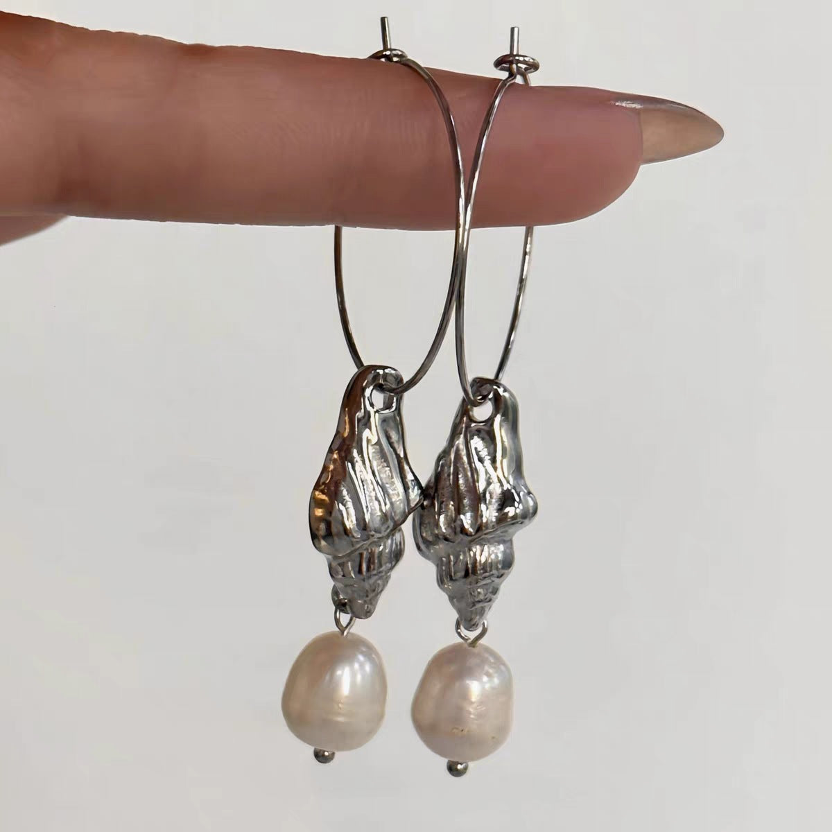 Pearl shell hoop earrings