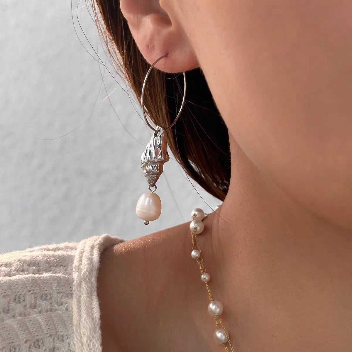 Pearl shell hoop earrings