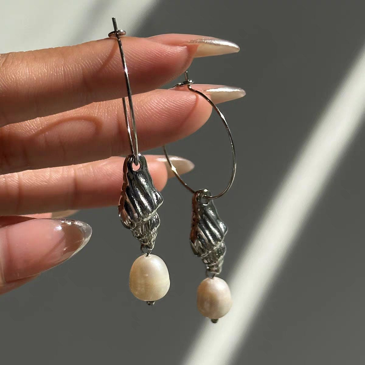 Pearl shell hoop earrings