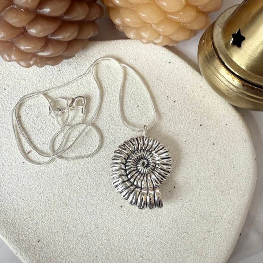 Swirl Shell Pendant Necklace