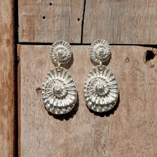 Shell fossil shaped earrings